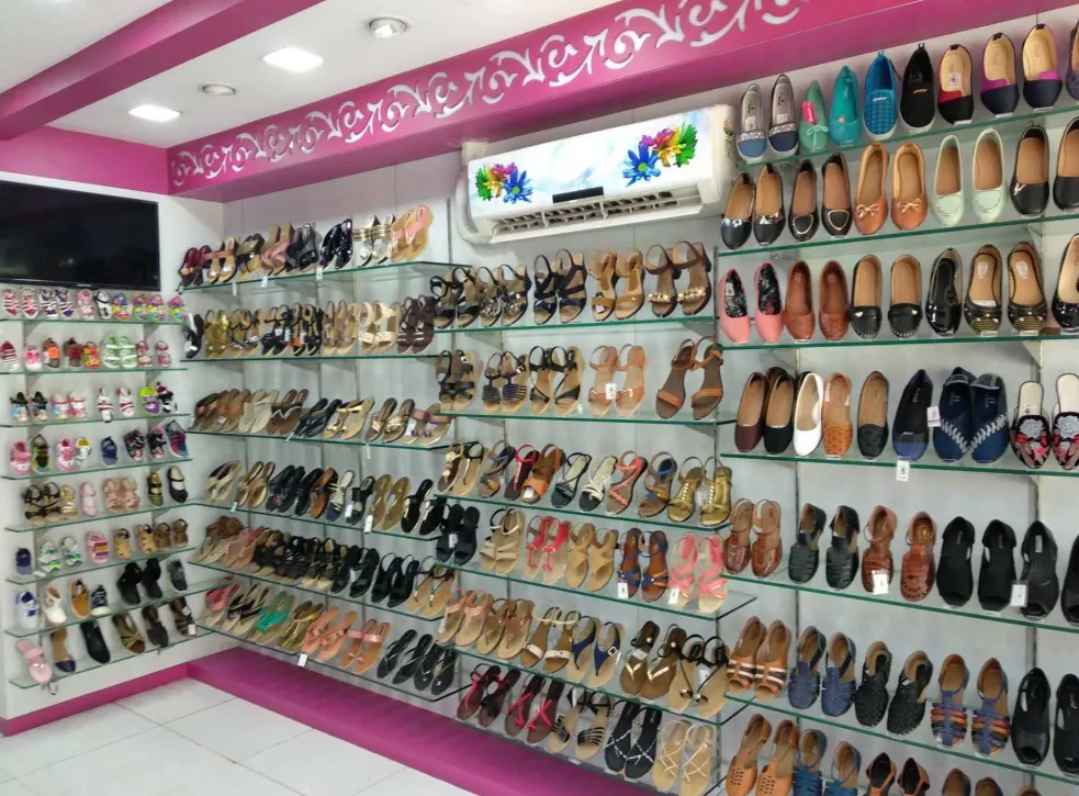 LUXUS MULTIBRAND FOOTWEARS AND BAGS
